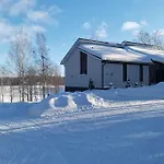 Loft By The Asunto Omakotitalon Alakerrassa Ylojarvi