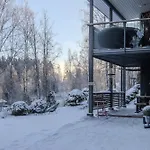 Loft By The Asunto Omakotitalon Alakerrassa Ylojarvi