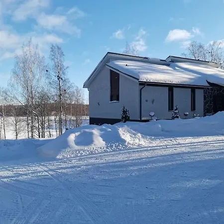 Loft By The Asunto Omakotitalon Alakerrassa Ylojarvi
