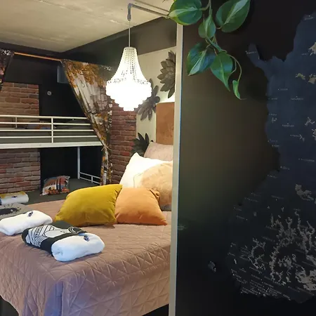 Loft By The Asunto Omakotitalon Alakerrassa Dom wakacyjny *