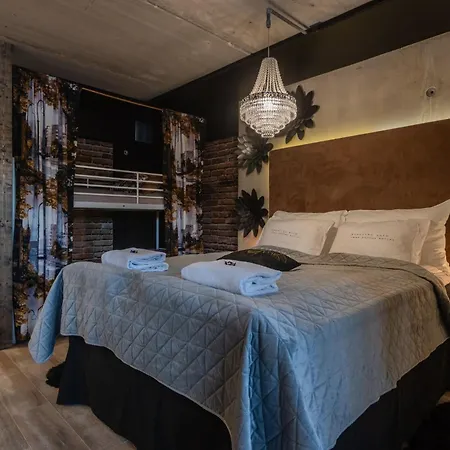Loft By The Asunto Omakotitalon Alakerrassa *