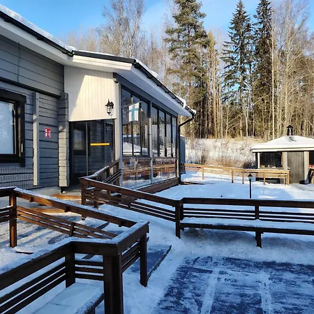 Loft By The Asunto Omakotitalon Alakerrassa * Ylojarvi