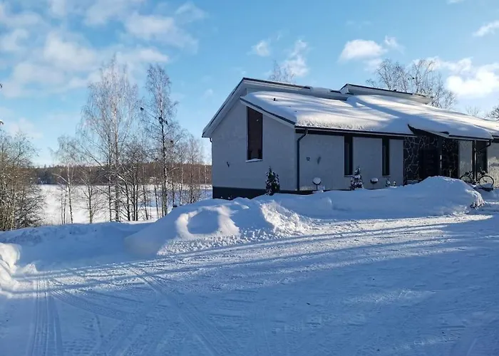 Loft By The Asunto Omakotitalon Alakerrassa Ylojarvi