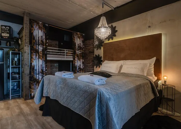 Loft By The Asunto Omakotitalon Alakerrassa *